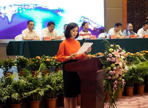 务镇商会会长 朱品海●利川苏马荡旅游康养产业商会秘书长 牟鹏霏●利